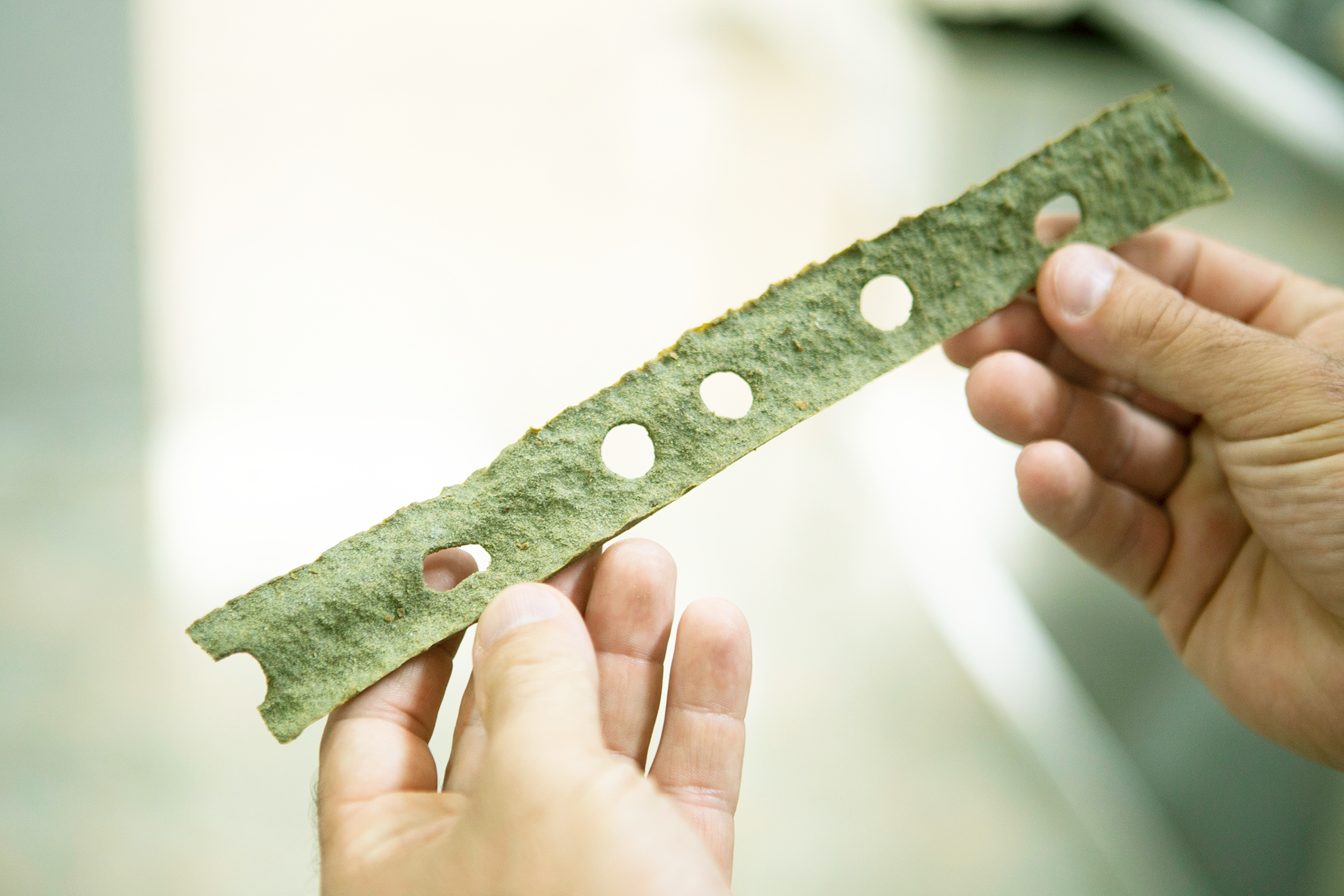 keo-ong-xanh-brazil-o-dang-tho keo ong dùng sản xuất keo ong xịt dạng thô